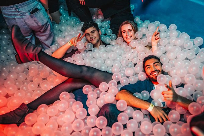 Big Night Out Pub Crawl - The social system: how you meet people without forcing it