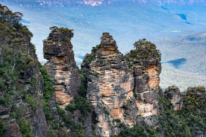 Blue Mountains Big Day Out - Private Tour - Mrs Macquarie’s Chair and Sydney skyline views before you head west