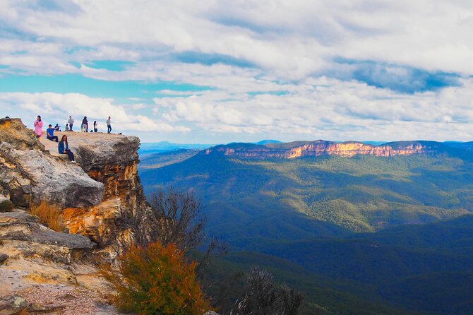 Blue Mountains Day Tour with Wildlife and Scenic World Entry - Echo Point and the Three Sisters: The Photos, the Stories, the Timing