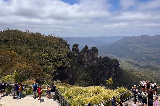 Blue Mountains Private Tour (Featherdale & Scenic World optional) - Three Sisters at Echo Point: Icon Views and Photo Time