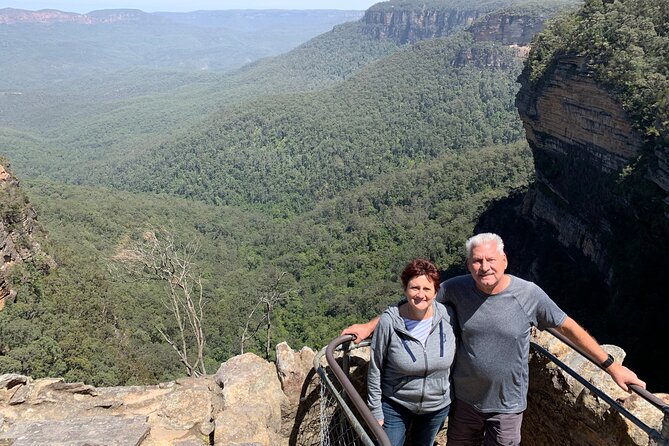 Blue Mountains Private Tour From Sydney, & Featherdale Aussie Animal Park Option - Katoomba lunch and Leura village stop: food and small-town browsing