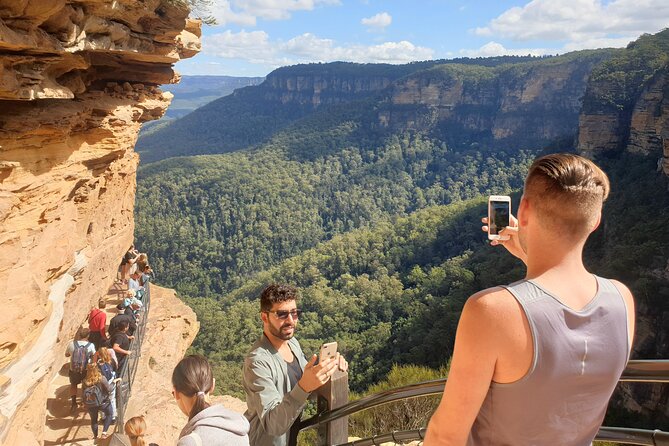 Blue Mountains Small Group Tour with Waterfall Walk & Fresh Lunch - What to wear and pack for a moderately fit hike