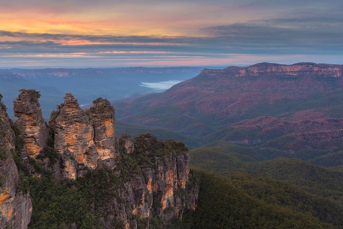 Blue Mountains Vintage Cadillac Tour with Local Guide - Eagle Hawk Lookout and Cahill’s: cliff views with short, sweet stops