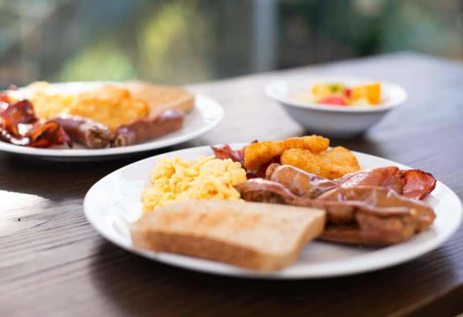 Breakfast with Koalas at WILD LIFE Zoo Darling Harbour - Koala breakfast from 8:30, plus the koala talk and photo moment