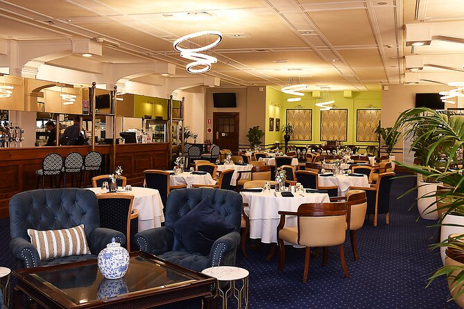 Entrancing Magic and Storytelling at Castlereagh Boutique Hotel - Dress code and “gentleman magician” etiquette