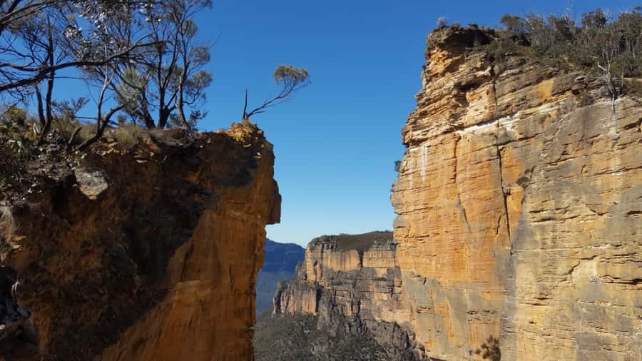 From Blue Mountains: Mountain e-Bike Ride, HANGING ROCK - Choosing between Hanging Rock and Anvil Rock Trail