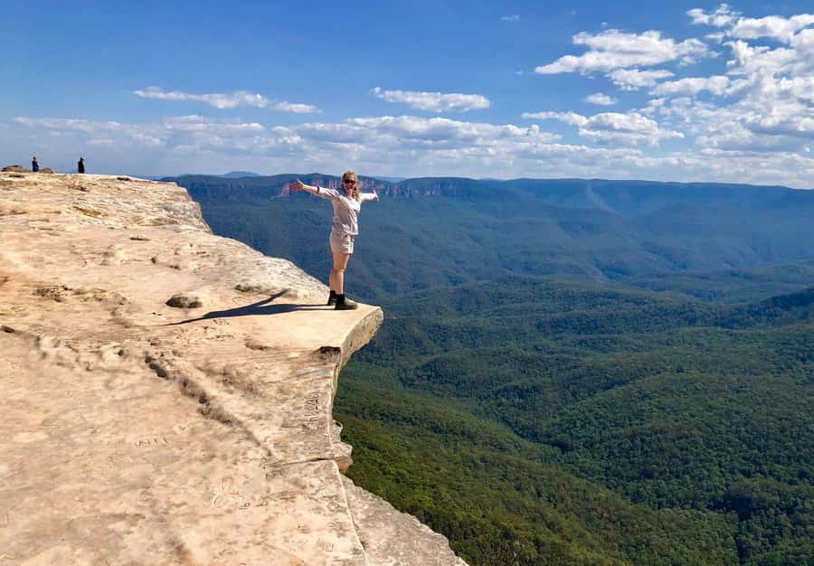 From Sydney: Blue Mountains Bushwalks & Featherdale Tour - Small-group comfort on the road, with less crowd pressure