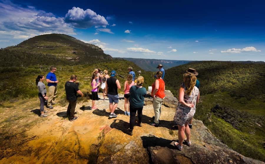 From Sydney: Blue Mountains Small-Group Tour Picnic & Hike - Jamison Valley viewpoint stop: the highway gives you quick wow