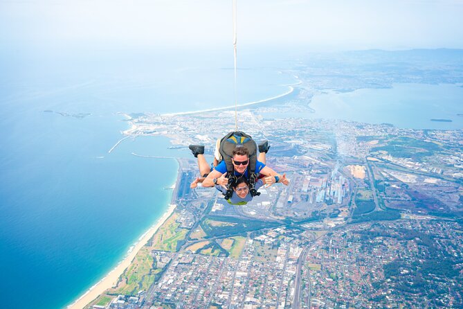 From Sydney: Tandem Skydive Experience over Wollongong Beach - The jump itself: the 60-second freefall and the 5 to 7 minute ride