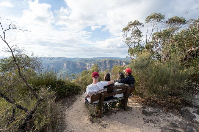 Guided Walking Tour in the Blue Mountains - Hidden Treasures - Lincoln’s Rock on Kings Tableland, Then the Three Sisters From a Quieter Angle