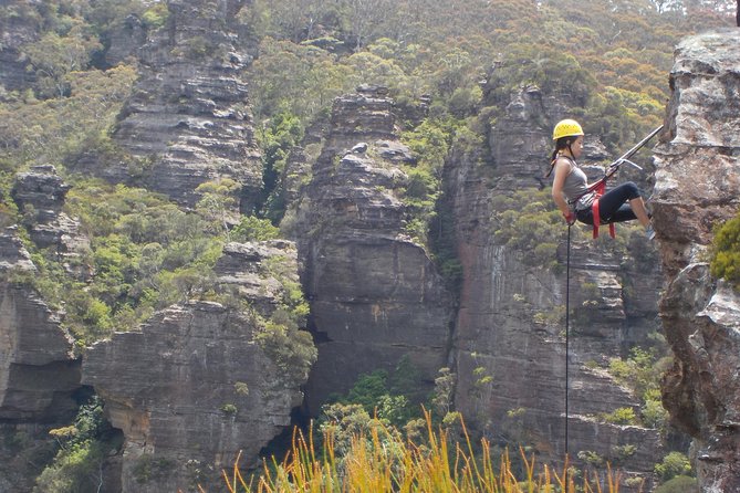 Half-Day Abseiling Adventure in Blue Mountains National Park - The 30 metre overhanging rappel: where your nerves meet teamwork