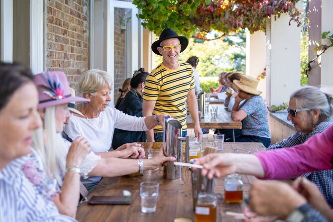 Honey Farm Tour. Morning Tea. Guided Tasting - Guided tasting of six floral honeys: how to compare them properly