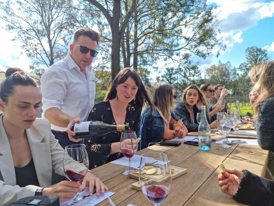 Hunter Valley: Wine, Gin, Cheese and Chocolate Tour - Lunch with your drink included, then a local spirits session
