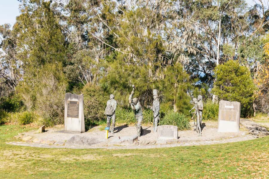 Katoomba: Lyrebird Hop-On Hop-Off and Scenic World Pass - Crowd Reality Check: Queues, Short Rides, and Traffic Days