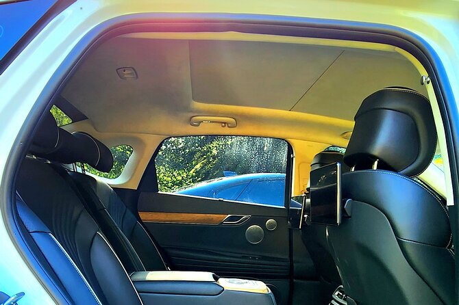 Limoroo, Airport Transfers and Luxe Door to Door Service. - Price and value: what $161.38 per group really buys