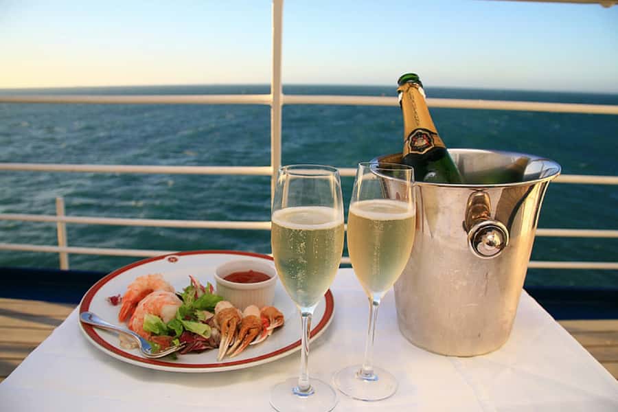 Lunch Cruise with Live Jazz on Sydney Harbour - Getting On Board at King Street Wharf Without Stress