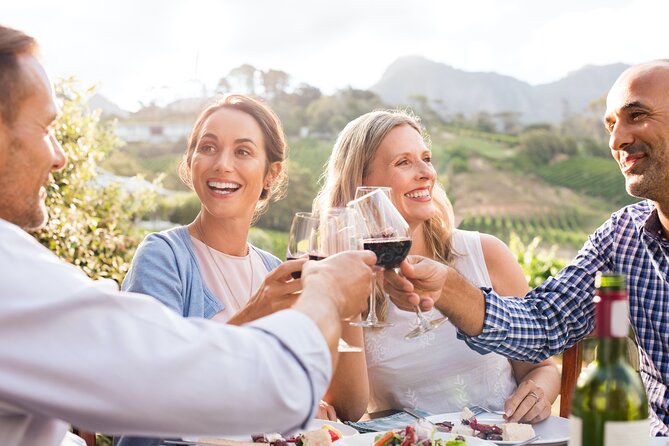 Luxury Hunter Valley Wildlife & Wine Tasting Tour from Sydney - Walkabout Wildlife Sanctuary: Koalas, Kangaroos, and the NSW Rules