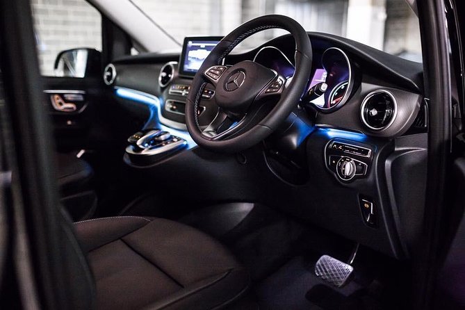 Luxury Mini Bus - Sydney Airport Transfers - Who this Sydney airport transfer fits best