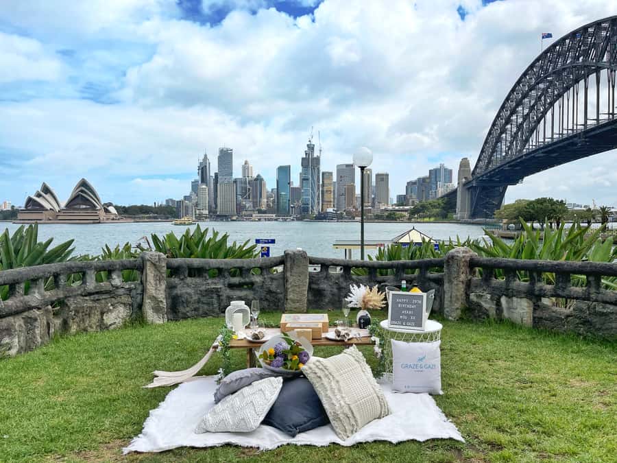 Luxury Picnic for 2 with Sydney Harbour Views at Kirribilli - Two hours of peace, with one privacy reality check