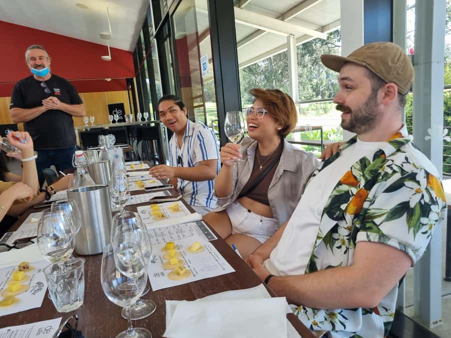 Newcastle: Hunter Valley Wine, Gin, Cheese & Chocolate Tour - Boutique Winery Tastings: The 3-Stop Sampling Plan