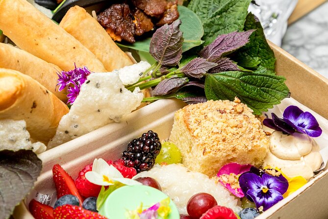 Picnic in the Royal Botanic Gardens for 2 - A romantic Sydney city picnic, with a real chef behind it