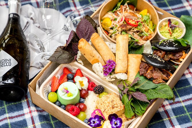 Picnic in the Royal Botanic Gardens for 2 - Botanic House pickup: where your hamper starts