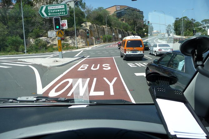 Premium Private Transfer FROM Sydney CBD/Downtown to Sydney Airport 1-11 people - Driver Tracking and Professional Pickup: Less Waiting, More Doing