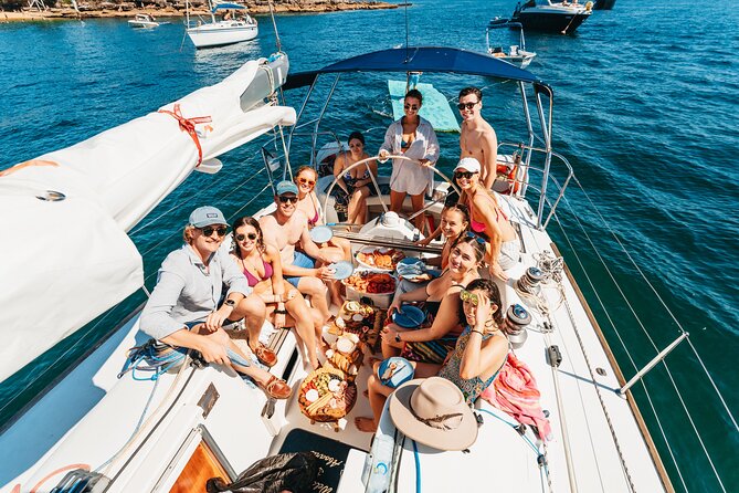 Private 4-Hour Luxury Yacht Charter on Sydney Harbour - Shark Island and Clark Island: small stops, big view impact