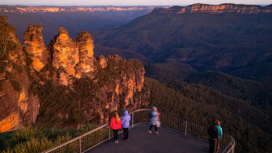 Private Blue Mountains, Scenic World & Wentworth Falls Tour - Echo Point and the Three Sisters love story at the ancient viewpoint