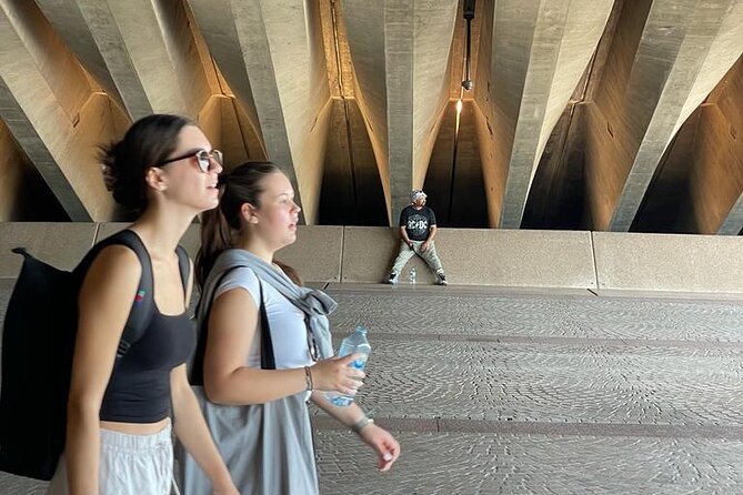 Private City Tour: Best of Sydney - The Domain and Mrs Macquarie’s Point: a viewpoint you can picture right away