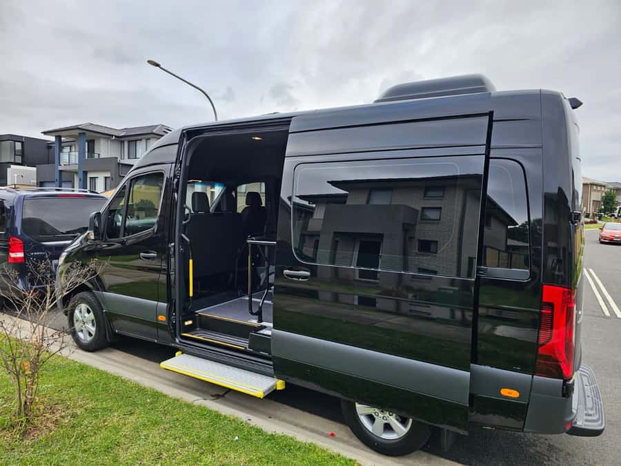 Private Half Day Sydney City Tour - Bondi Beach time: swimming, shopping, and lunch planning