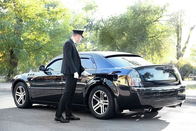 Private One-Way Airport Transfer from Sydney Airport to Sydney - What happens in the car during the short ride