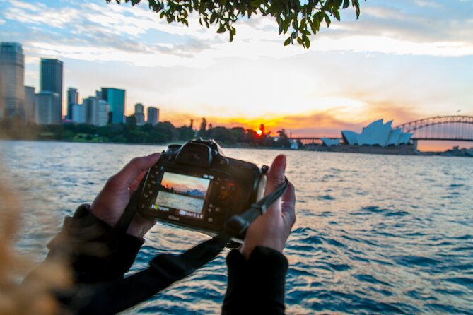 Private Sydney Harbour Sunset Photo Tour & Cruise - Dawes Point Park: the quick final sparkle before you go back