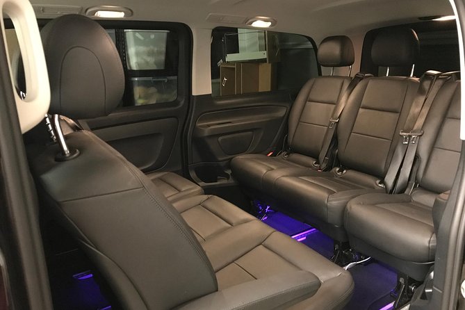 Private Transfer FROM Sydney Airport to Sydney CBD for 1 to 2 pax - The direct run into Sydney CBD, plus why bus lanes can matter