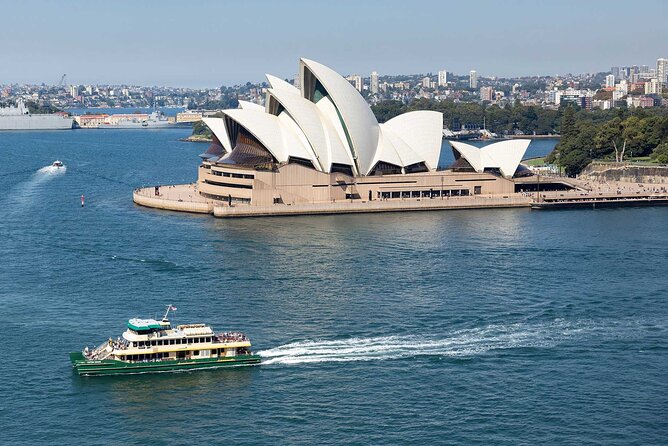 Small Group Tour Sydney City Highlights and Hidden Gems - Macquarie Lighthouse and the coastal photo run