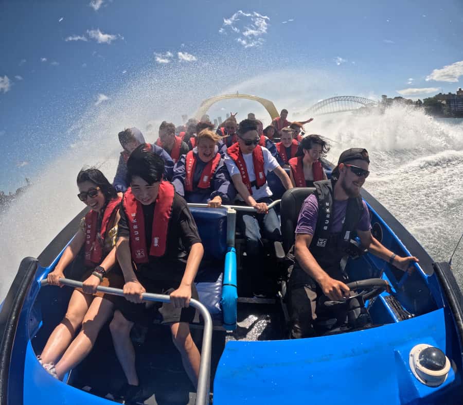 Sydney: 30-Minute Jet Boat Ride from Darling Harbour - The 30 Minutes at 70 km/h: Spins, Power Breaks, Big Splashes