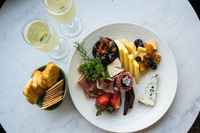 Sydney Cocktail Harbour Bar Cruise with Charcuterie Board - Live music on weekends: fun, not always nonstop
