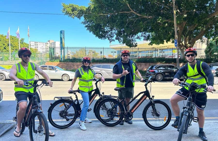 Sydney: Electric Bike Rental & Wheel Explorer Audio Guide - Sydney Harbour Bridge and the Opera House, where the route makes sense