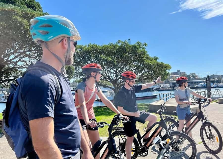 Sydney: Electric Bike Rental & Wheel Explorer Audio Guide - Woolloomooloo to Kings Cross, famous spots and street energy