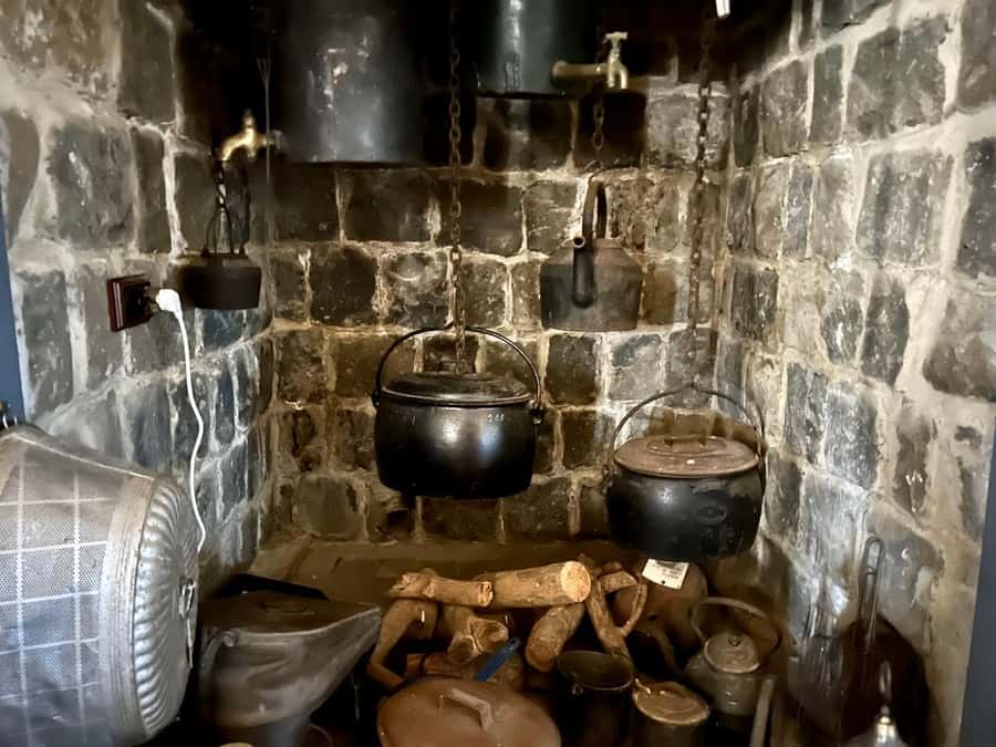SYDNEY : Ghosts, Grog & The Rocks: Haunted Pubs &Cellar Tour - Meeting outside The Russell Hotel: how the 2 km walk affects your comfort
