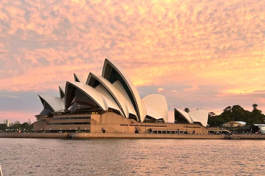 Sydney: Golden Glow Sunset Harbour Cruise with 1 Drink - Getting On Board at Aquarium Wharf, Darling Harbour