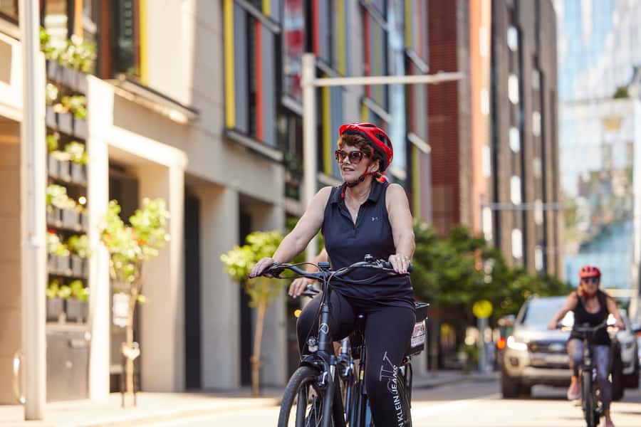 Sydney: Guided Harbour E-Bike Tour - Barangaroo, Cockle Bay Wharf, Chinatown, and Surry Hills return