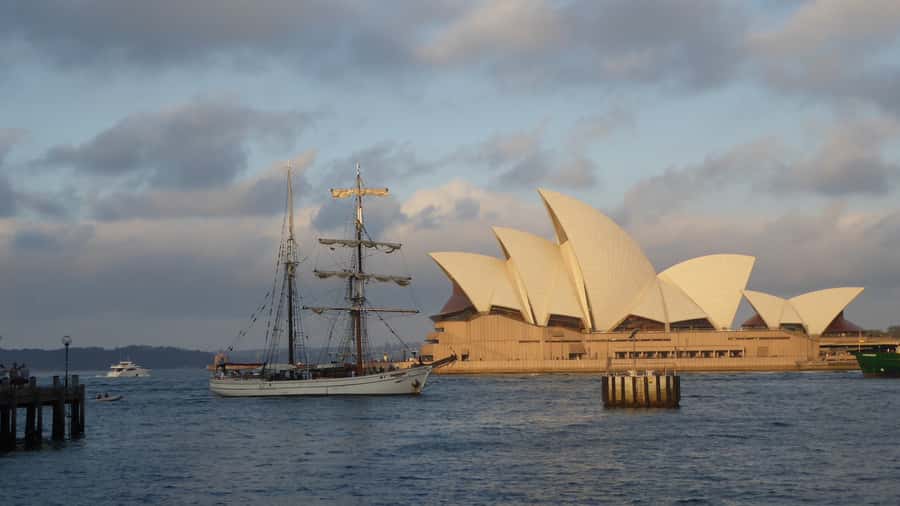 Sydney: Harbor Sunset Cruise with Dinner - Your 90-minute twilight route around Sydney Harbour
