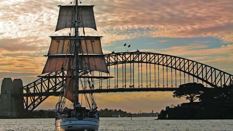 Sydney: Harbor Sunset Cruise with Dinner - Two authentic tall ships: Soren Larsen vs Southern Swan