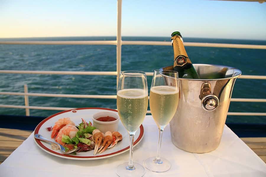 Sydney Harbour: 3-Hour Lunch Cruise with Live Music - The 75 Minutes of Lunch: What You Actually Eat