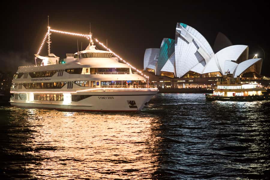 Sydney: Harbour Dinner Cruise with 3, 4 or 6-Course Menu - A balanced reality check on food and comfort