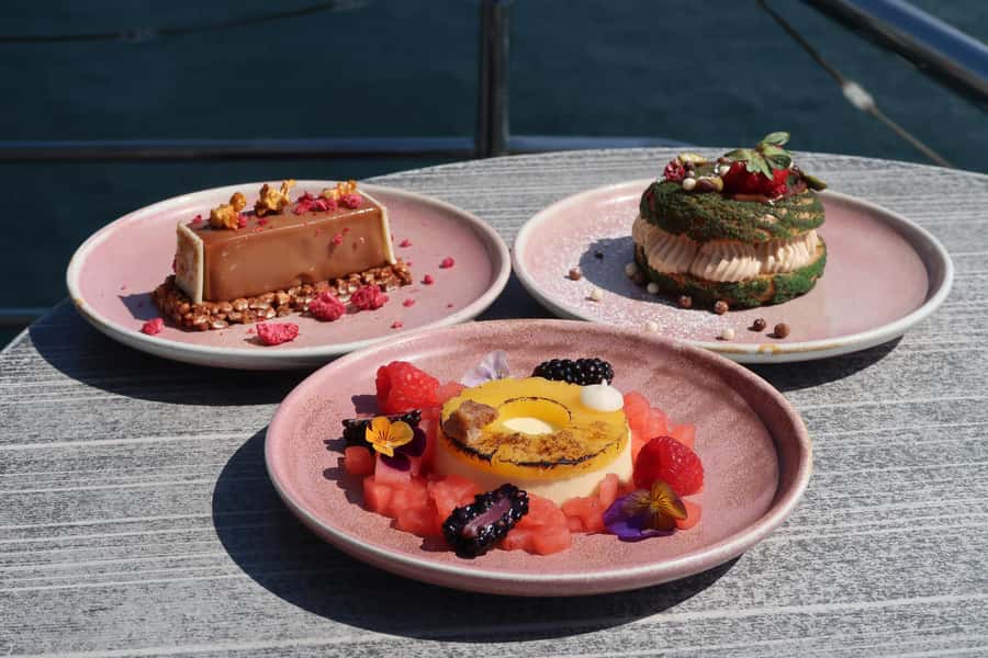 Sydney Harbour: Glass Boat Signature Dinner Cruise - Who this cruise is best for