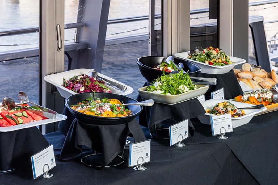 Sydney Harbour Lunch Cruise: 360° Glass Boat Views & Buffet - Getting the Most From the Boat Layout and the 360 Photo Moment