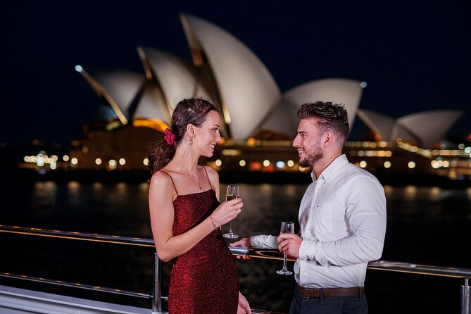 Sydney Harbour Starlight Dinner Cruise from Darling Harbour - Live Music on Weekends: Fun Energy Without Killing the Conversation