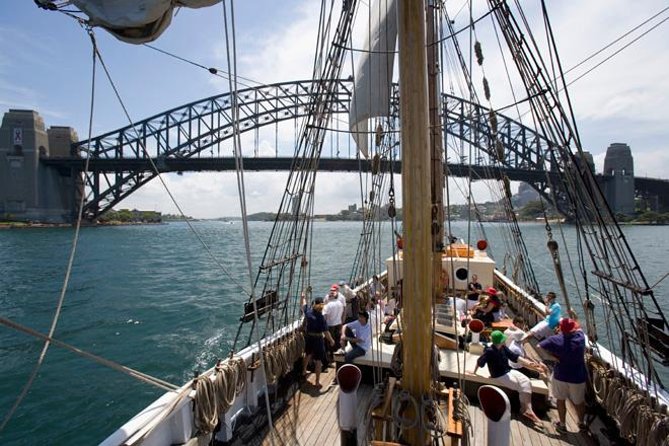 Sydney Harbour Tall Ship Afternoon Discovery Cruise - Getting to Campbells Cove and Boarding Fast